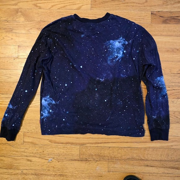 Levi’s x Star Wars T Shirt Womens Size XS Galaxy AOP Long Sleeve Cropped Boxy - Picture 5 of 5